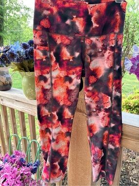 Alive Magnetics Berry Purple Tie Dye Effect Stretch Yoga Leggings Side Pouches